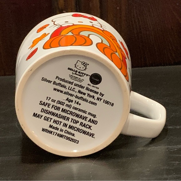 Hello Kitty Pumpkins Rainbow & Autumn Leaves 17oz Ceramic Mug - Picture 7 of 8